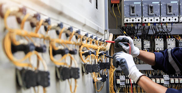 Professional Electrician technician working in Northfield, KY